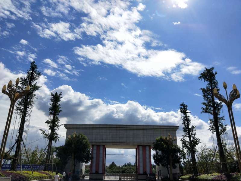 成都機(jī)電工程學(xué)校大門