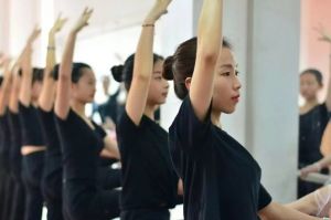 成都五月花高級(jí)技工學(xué)校3+3升學(xué)班是什么 五月花學(xué)?？即髮W(xué)難嗎?