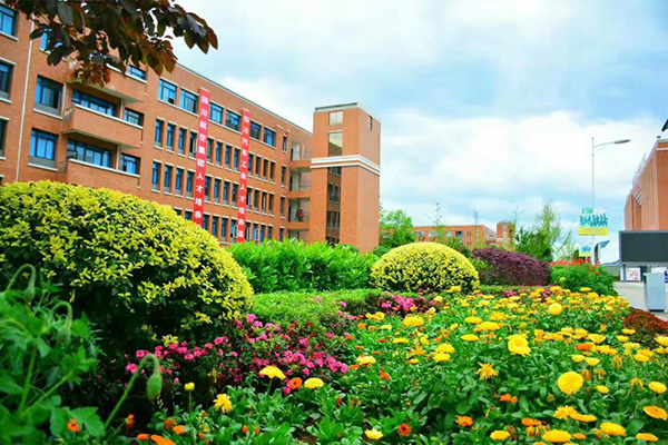 成都五月花高級技工學(xué)校校園環(huán)境