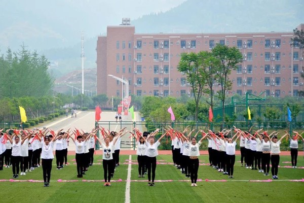 成都五月花高級技工學校學生風采