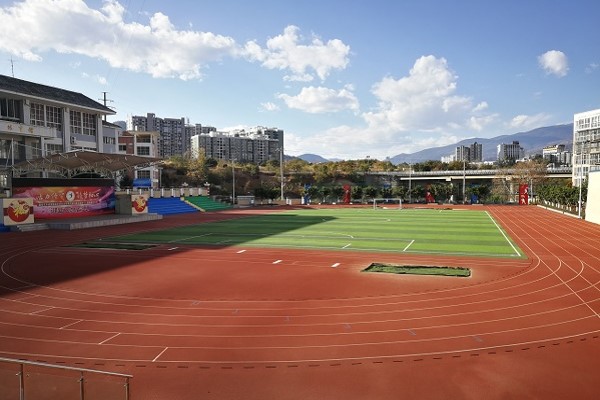 攀枝花經(jīng)貿(mào)旅游學(xué)校操場 攀枝花經(jīng)貿(mào)旅游學(xué)校操場