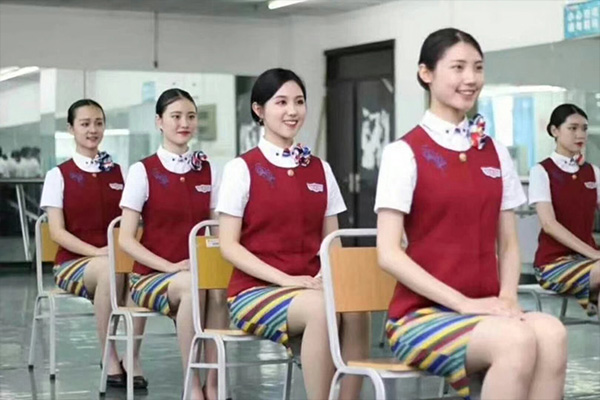 報(bào)考航空服務(wù)專業(yè)