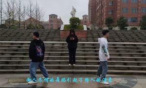 四川中專學校成都東星航空職業(yè)學院抖肩舞