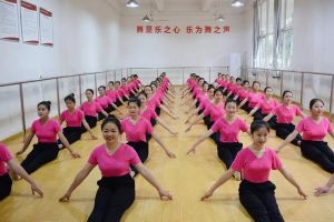 樂(lè)山市欣欣藝術(shù)職業(yè)學(xué)校聯(lián)系電話(huà)多少