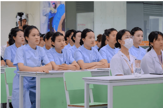 四川希望汽車職業(yè)學(xué)院