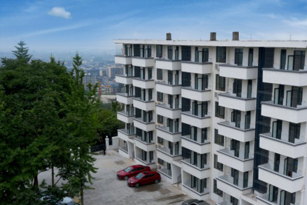 成都市龍泉驛區(qū)東競高級中學