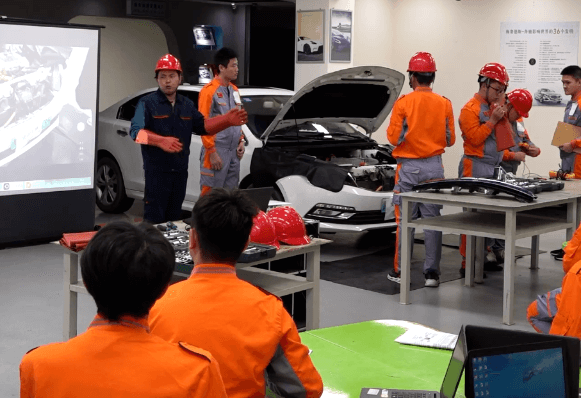 四川希望汽車技師學(xué)院