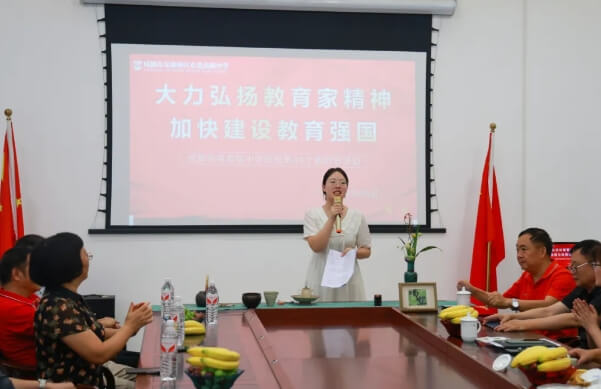 成都市龍泉驛區(qū)東競高級中學 成都市龍泉驛區(qū)東競高級中學