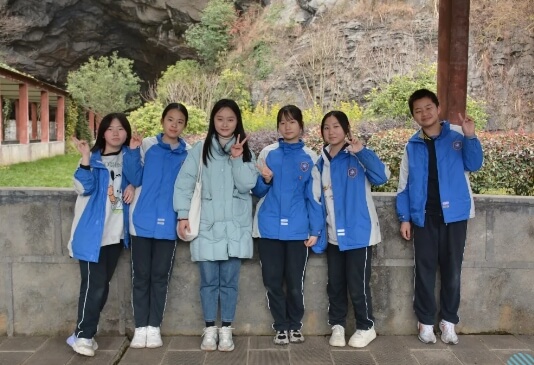 成都市金牛區(qū)協(xié)同外語學校